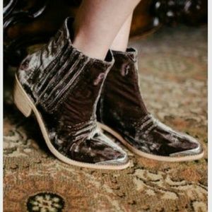 Free People velvet BARBARY BOOTS in Champagne